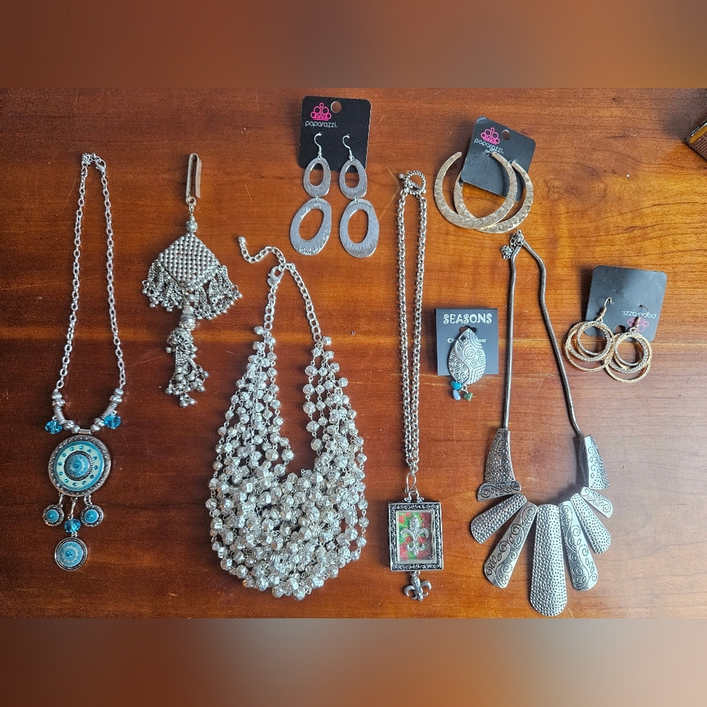 9 Piece Jewelry Bundle Lot Of Costume Jewelry
